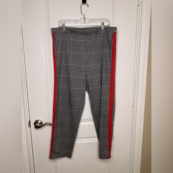 Stylish Plaid Women's Pants with Red Stripe - Picture 5 of 9